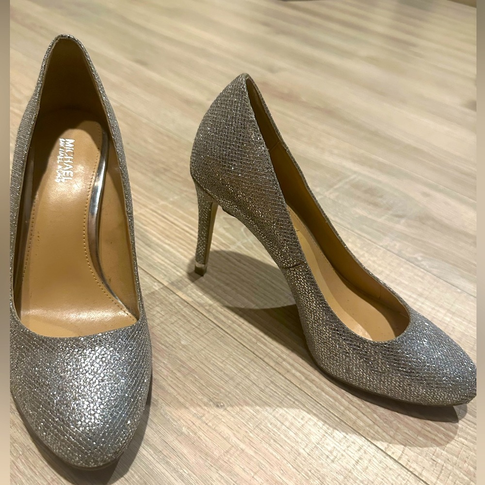 Silver Michael Kors COMFY pumps 6.5